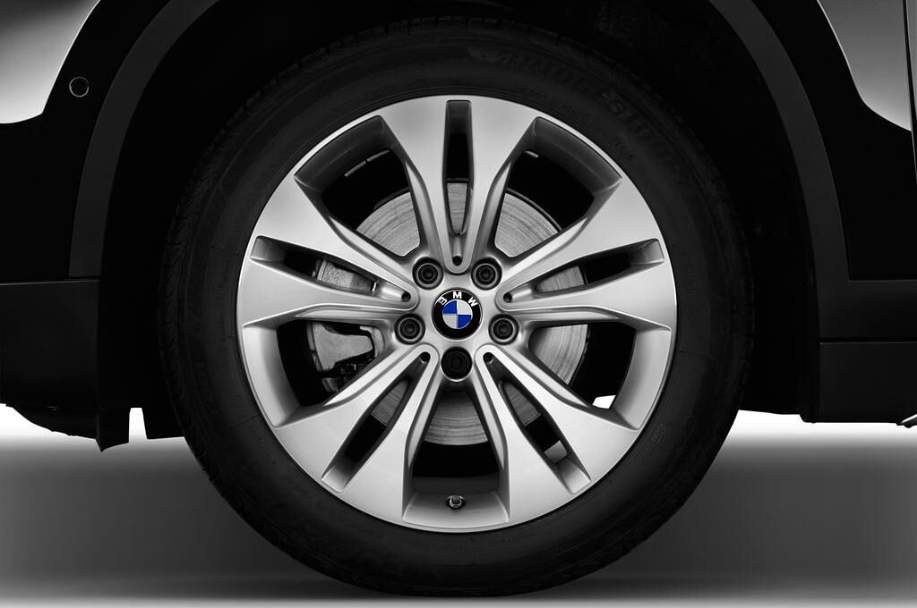 BMW X1 (Baujahr 2016) xLine 5 Türen Reifen und Felge