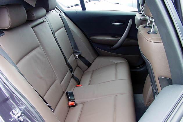 Der Platz im Fond ist enttäuschend für ein Auto der Golfklasse