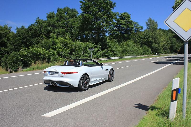 Ab 85.500 Euro kostet das Jaguar F Type S AWD Cabrio.