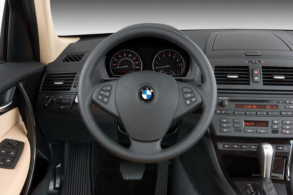 BMW X3 (Baujahr 2010) xDrive30i 5 Türen Lenkrad