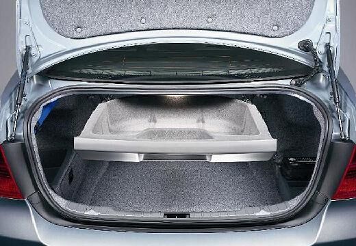 BMW-320i--2004-2007-