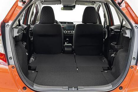 ...oder natürlich komplett umklappen. Die Besonderheit: Im neuen Honda Jazz entsteht so eine ebene Ladefläche. 