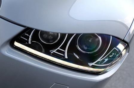 Jaguar XFR - Xenon- und Tagfahrlicht sind Serie