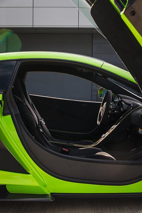 Die Türen des McLaren 675 LT öffnen nach oben