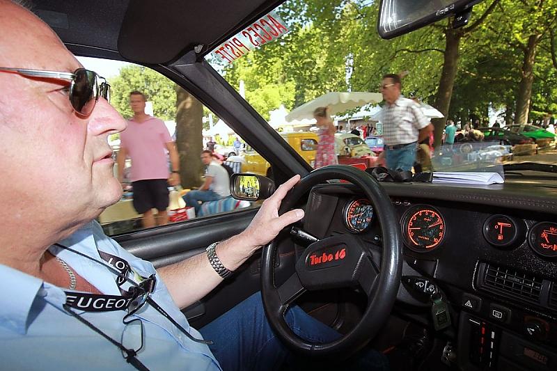 Den Boliden zu fahren, ist richtig Arbeit.
