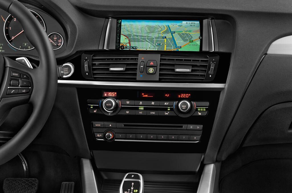 BMW X3 (Baujahr 2016) - 5 Türen Mittelkonsole
