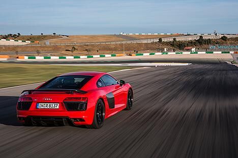 Das volle Potenzial des neuen Audi R8 V10+ entfaltet sich erst auf der Rennstrecke.