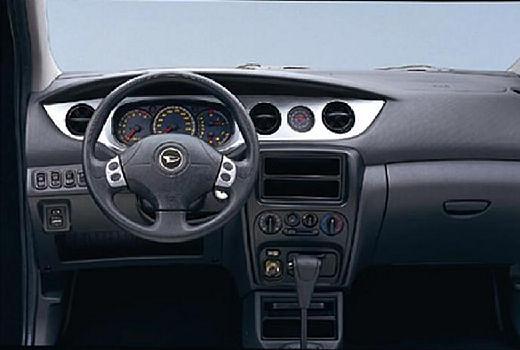 DAIHATSU-YRV-1-3--2000-2001-