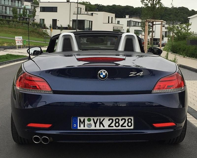 BMW Z4 sDrive 20i - zwei Endrohre für den Basisvierzylinder