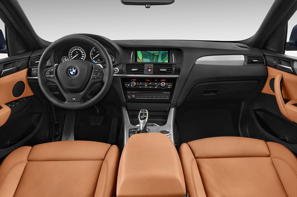 BMW X4 (Baujahr 2015) - 5 Türen Cockpit und Innenraum