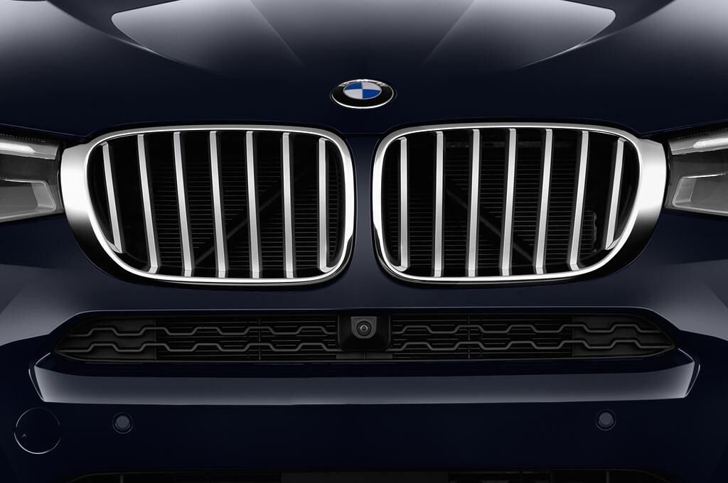 BMW X4 (Baujahr 2015) - 5 Türen Kühlergrill und Scheinwerfer