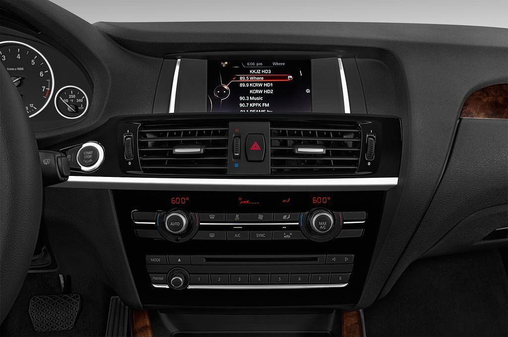 BMW X4 (Baujahr 2015) Xdrive28I M Sportpaket 5 Türen Radio und Infotainmentsystem