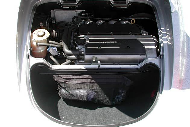 Unter der Heckklappe: Motor und das winzige 112-Liter-Gepäckabteil