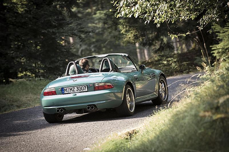 Diese Ansicht kennen viele Verkehrsteilnehmer, wenn man den BMW Z3 M Roadster mal fliegen lässt