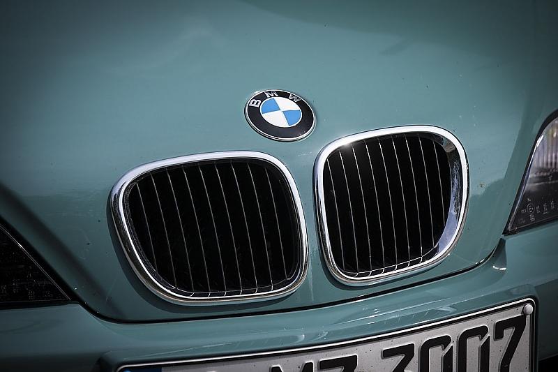 Auch beim BMW Z3 M Roadster darf die BMW-Niere nicht fehlen
