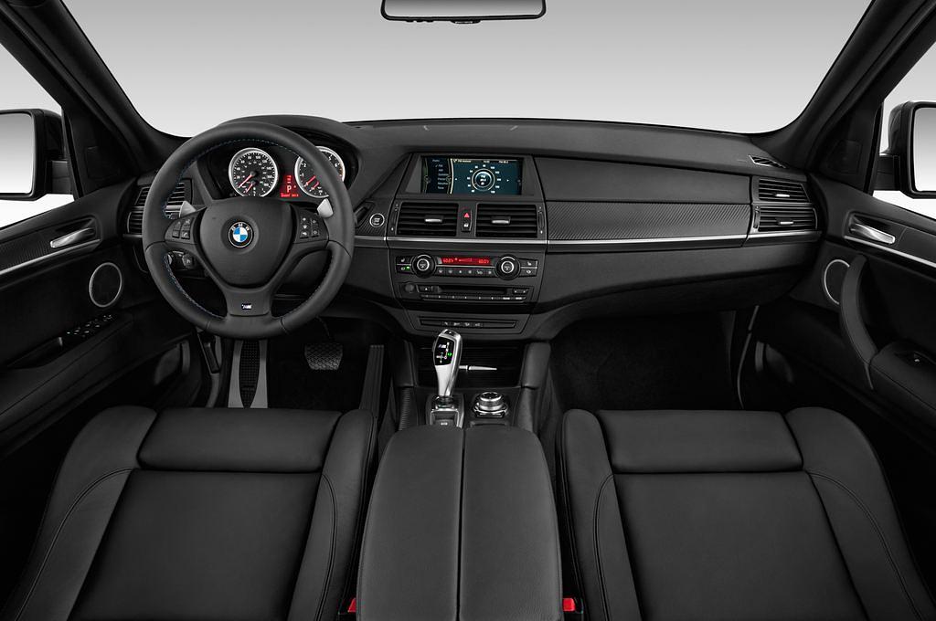 BMW X5 M (Baujahr 2012) - 5 Türen Cockpit und Innenraum