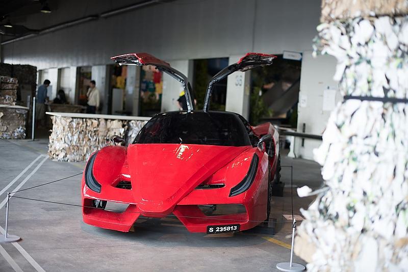 Auch das ist Teil der Mobilität der Zukunft: Was wie ein Ferrari aussieht, sind zwei Fahrräder