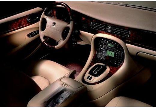 JAGUAR-Daimler-V8--1997-1998-