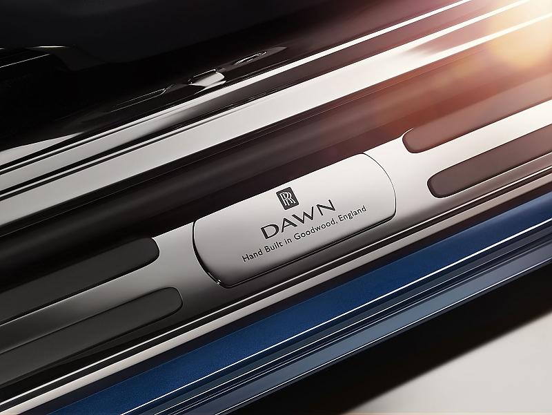 Der Rolls-Royce Dawn ist ein echtes 2+2-Cabrio.