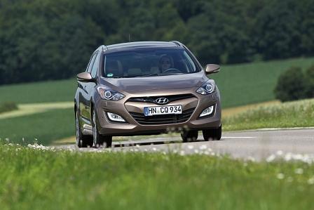 Das Basismodell Hyundai i30 cw 1.4 wird von einem 99 PS starker Saugmotor angetrieben