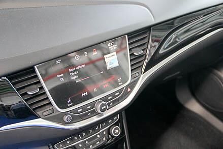 Jetzt wird's bunt: Im neuen Opel Astra kommt optional ein 8 Zoll-Multimedia Center-zum Einsatz.