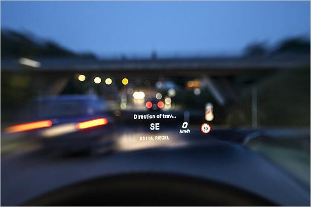 Sehr gut ablesbar: Das Head-up-Display im GLC