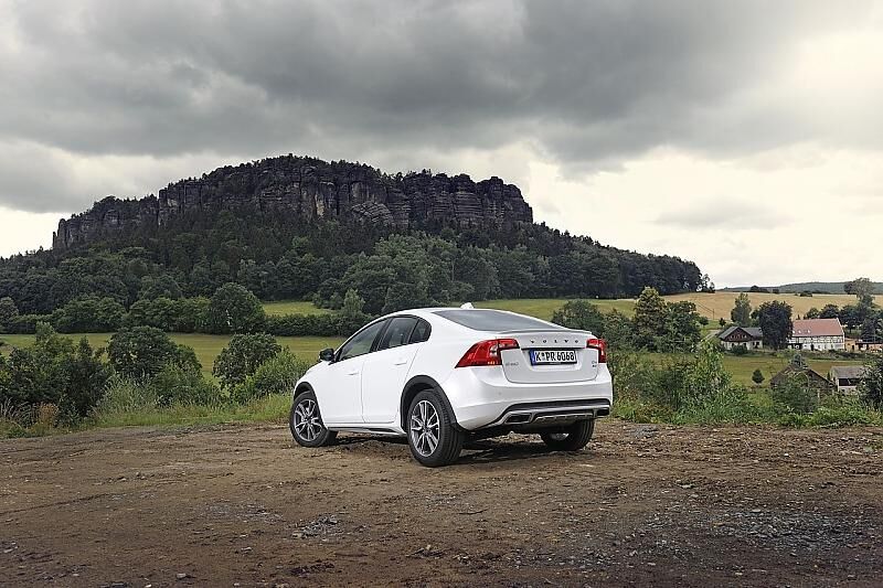 Beim Volvo S60 Cross Country stehen zwei Motoren zur Auswahl - einen Fünf- und einen Vier-Zylinder-Diesel: beide leisten 140 kW / 190 PS