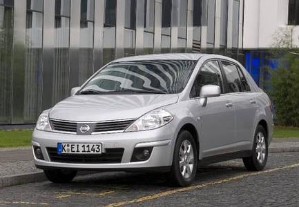 Nissan Tiida Limousine (2004–2011)