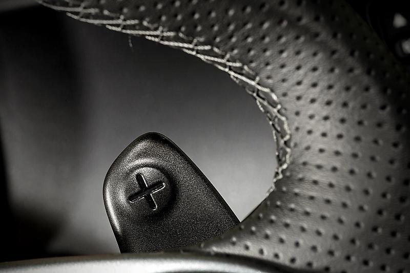 Schaltpaddel am Lenkrat gehören im Smart Fortwo zum Sportpaket