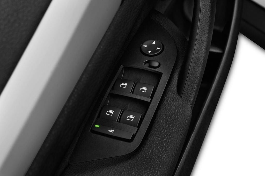 BMW X1 (Baujahr 2013) Sport Line 5 Türen Bedienungselemente Tür