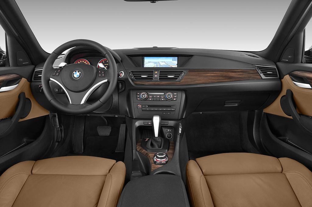 BMW X1 (Baujahr 2010) xDrive20d 5 Türen Cockpit und Innenraum