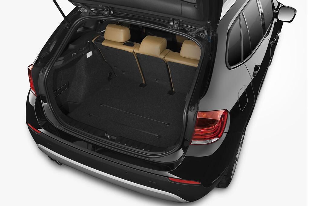 BMW X1 (Baujahr 2010) xDrive20d 5 Türen Kofferraum