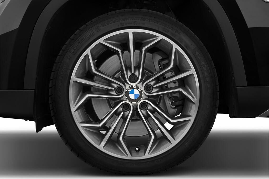 BMW X1 (Baujahr 2010) xDrive20d 5 Türen Reifen und Felge