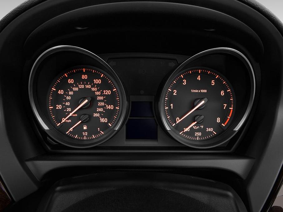 BMW Z4 (Baujahr 2010) sDrive30i 2 Türen Tacho und Fahrerinstrumente