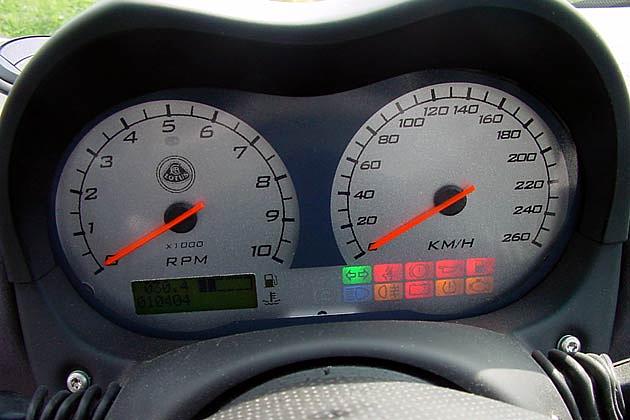 Der Drehzahlmesser der Elise 111R reicht bis 10.000 U/min
