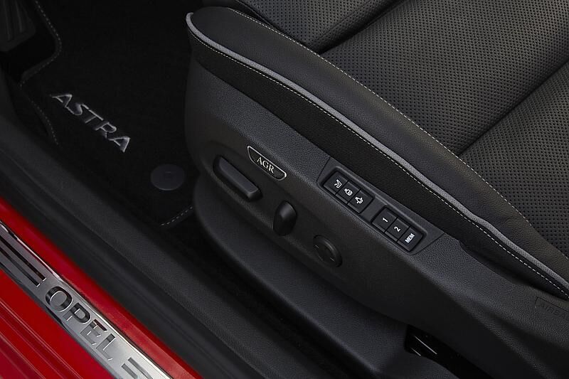 Opel Astra 1.4 Turbo - mit Massage und Klimatisierung