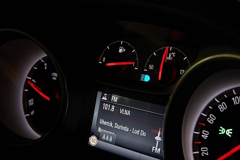 Opel Astra 1.4 Turbo - betagte Instrumente
