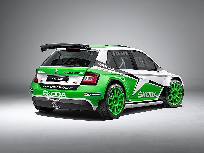Die grün-weiße Kriegsbemalung verleiht dem Fabia R5 eine martialische Optik