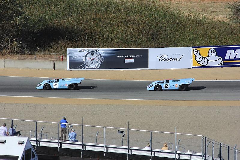 Zwei Porsche 917K von 1969 (Coupe rechts)