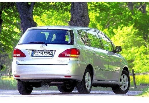 TOYOTA-Avensis-Verso--2001-2004-