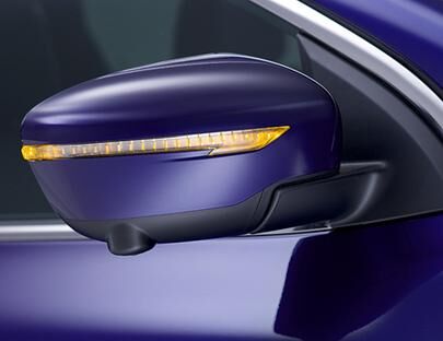 Da geht es lang. Die Blinker im Spiegel des Nissan Qashqai nehmen die aggressive Form der Frontleuchten auf.