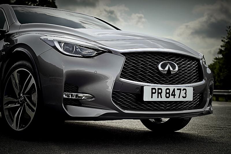 Infiniti Q30