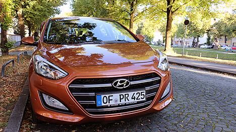 Unser Testwagen zeigt sich in der Premium-Variante edel, der Preis lässt das nicht vermuten.