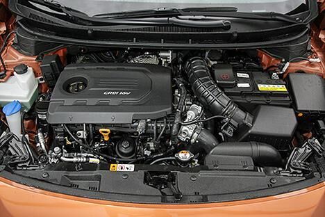 Überraschend sportlich: Unter der Haube zeigt der i30 der Konkurrenz die Zähne.
