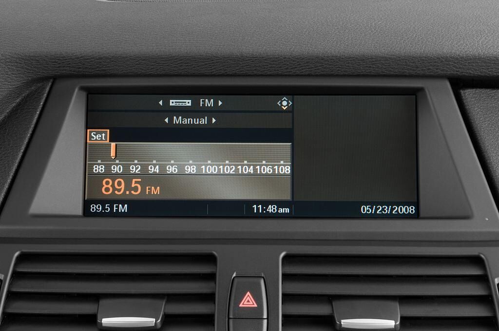 BMW X6 (Baujahr 2010) xDrive35i 5 Türen Radio und Infotainmentsystem