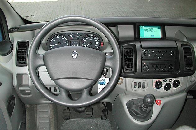 Übersichtliches, jedoch zerklüftetes Cockpit