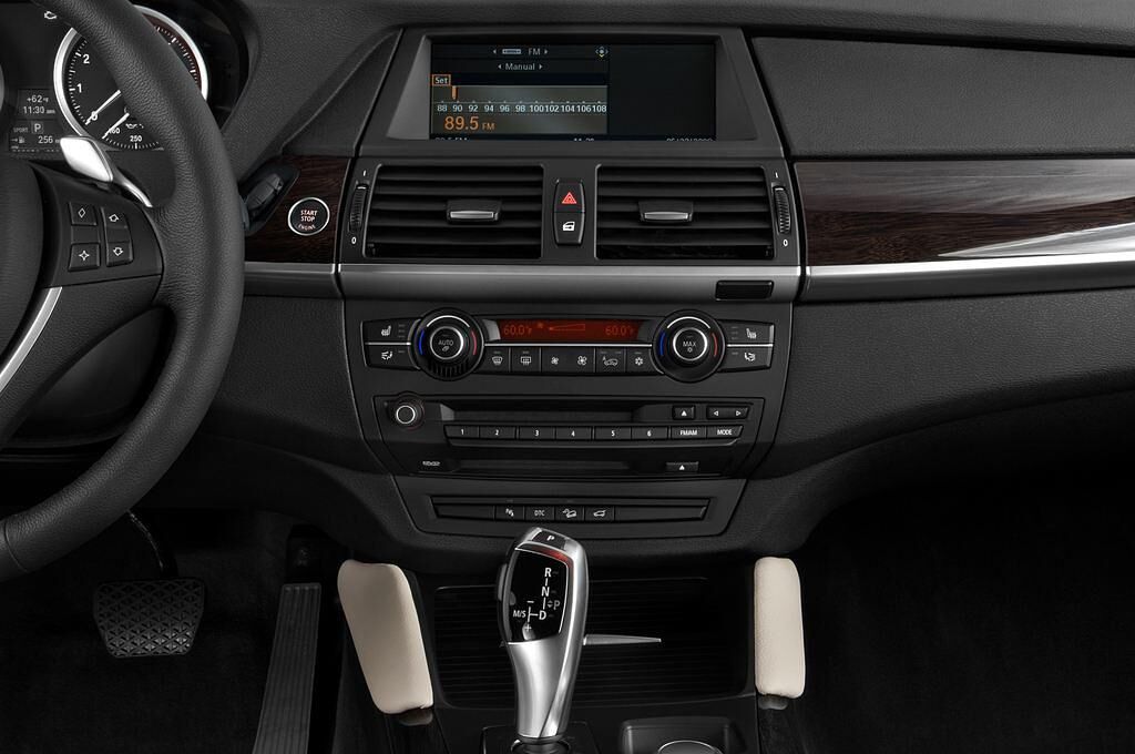 BMW X6 (Baujahr 2010) xDrive35i 5 Türen Mittelkonsole