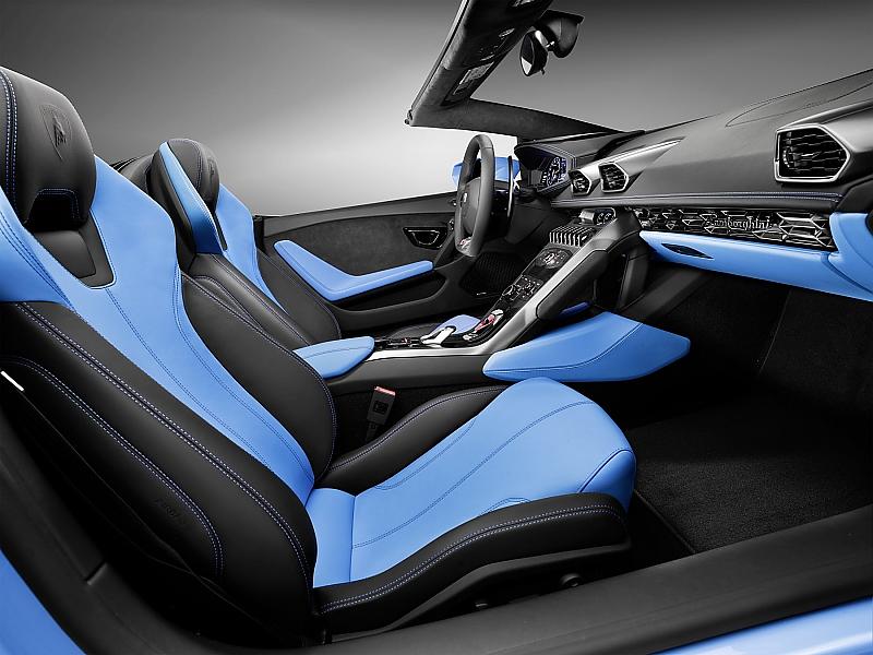 Der Innenraum des Lamborghini Huracan LP 610 4 Spyder
