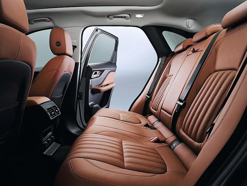 ...der Jaguar F-Pace wirkt edel und sportlich zugleich.