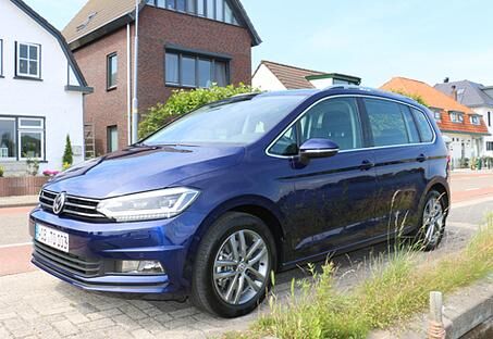 Unser Test-Touran startet mit der gehobenen „Comfortline“-Ausstattung, 150 PS TDI und Sechsgang-Schaltgetriebe bei 30.975 Euro.